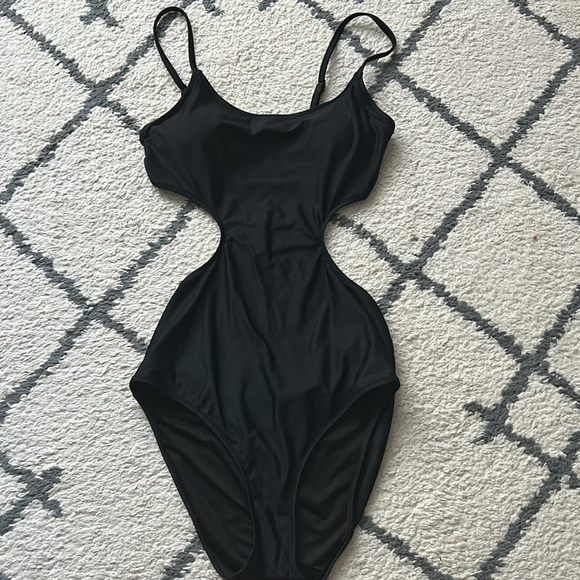 Aerie side scoop one piece swim - Picture 2 of 5